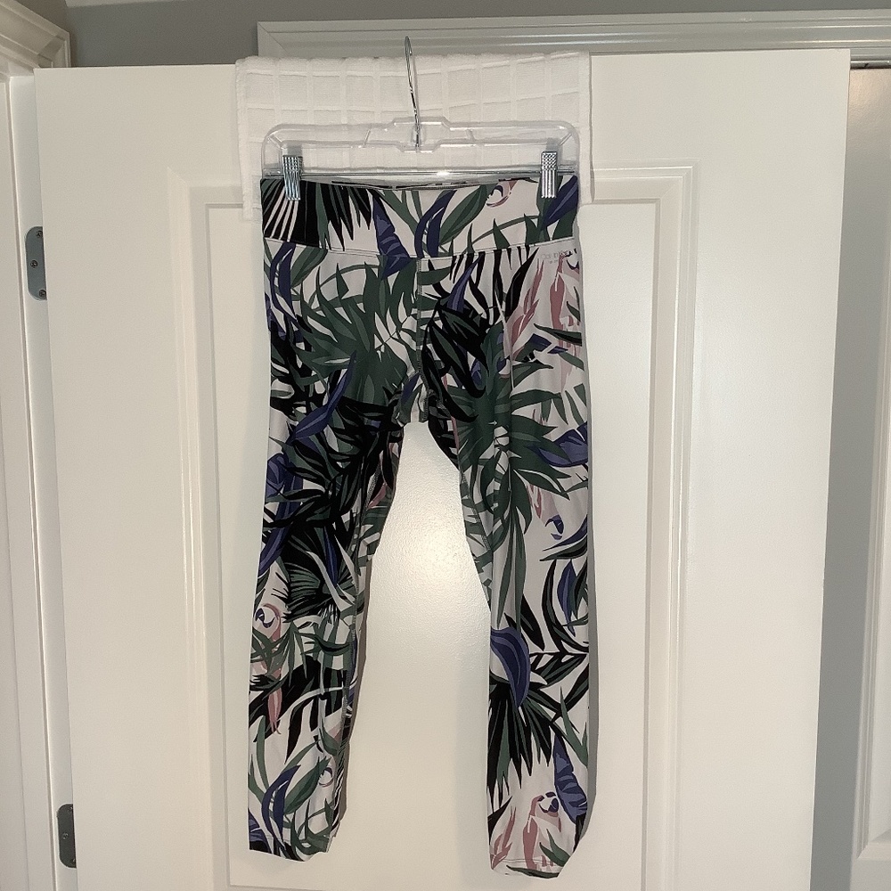 Calvin Klein Performance Tropical Style Workout/ Yoga Capris White/ Green Size M